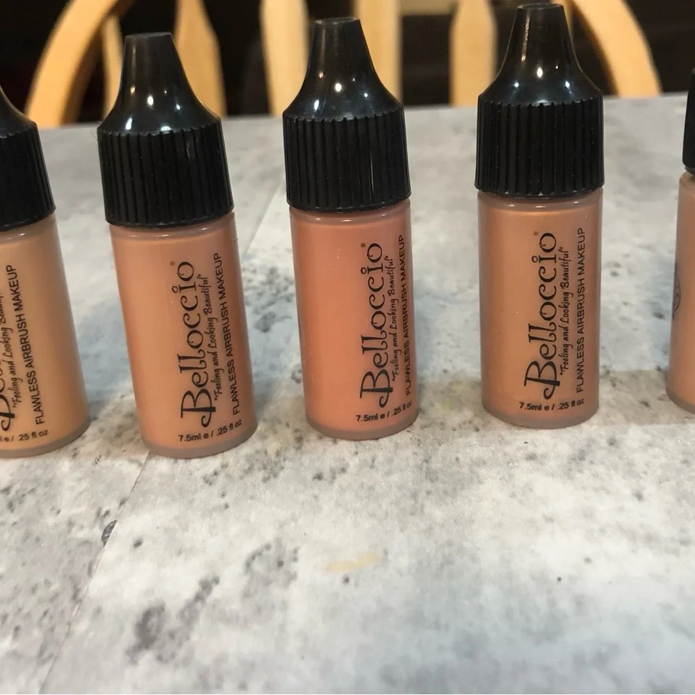 Air Brush Make up set of 8 various colors & finish spray Flawless make up